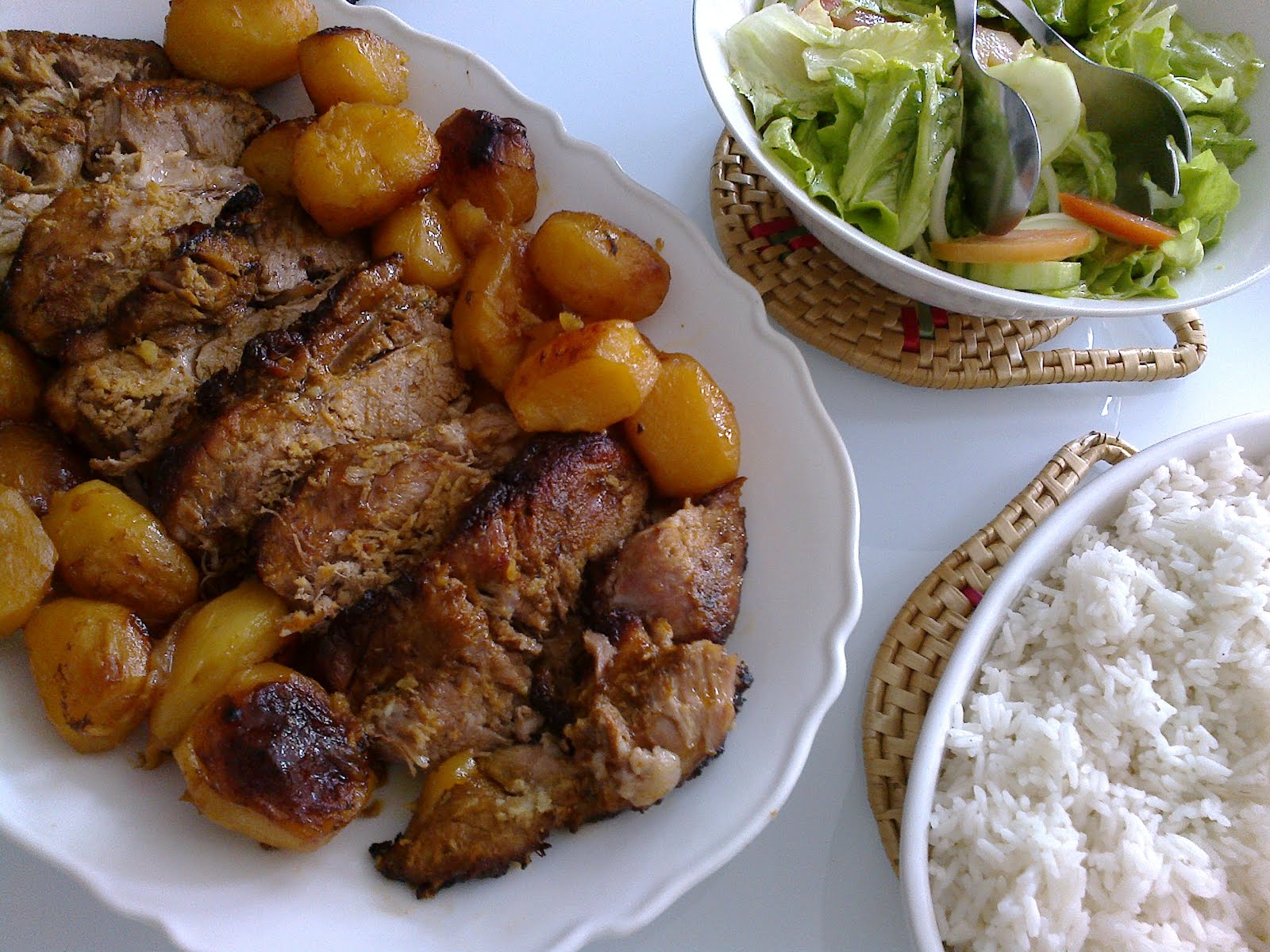 CACHAÇO DE PORCO ASSADO COM BATATAS