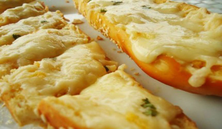 Delicioso pão de alho com queijo! Tão fácil de fazer e tão saboroso!