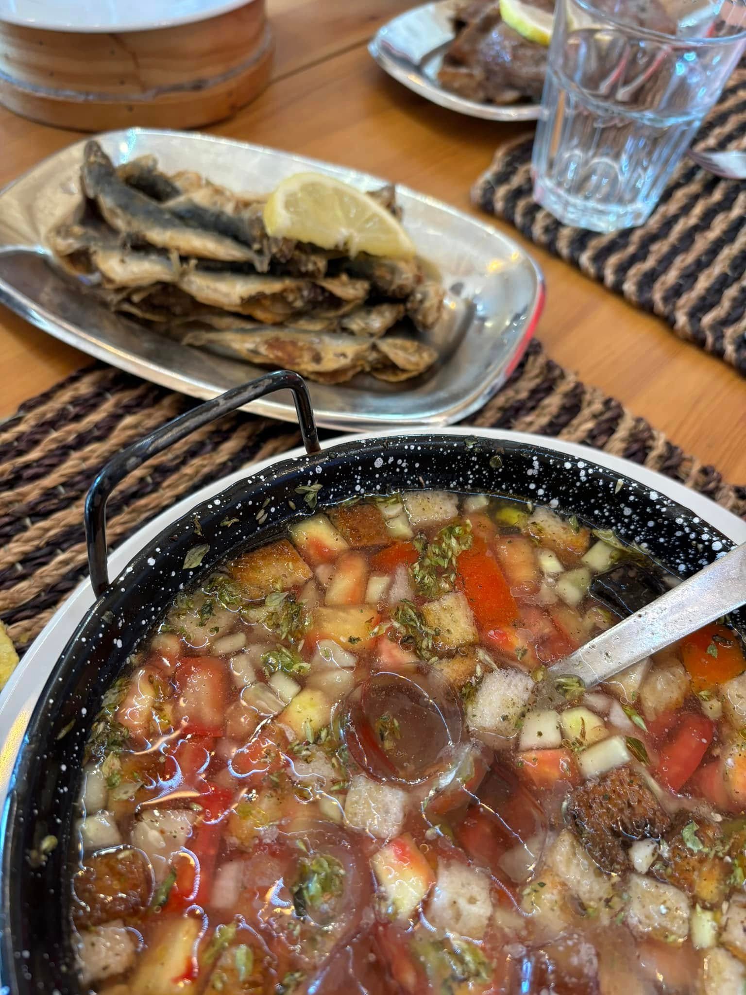 Carapauzinhos Fritos com Gaspacho