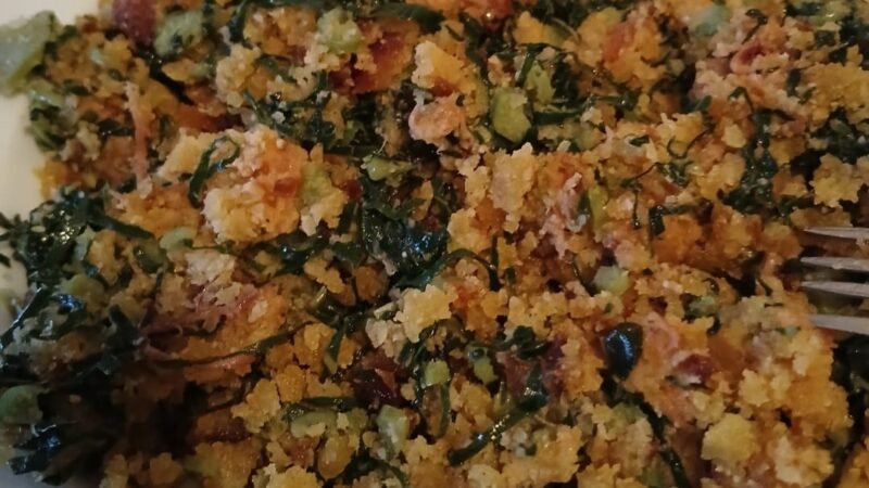 Migas de Alheira de Caça com Broa e Couve