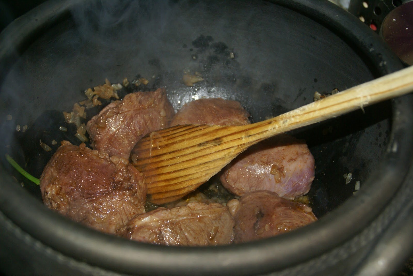 Bochechas de Porco Preto em Vinho Tinto