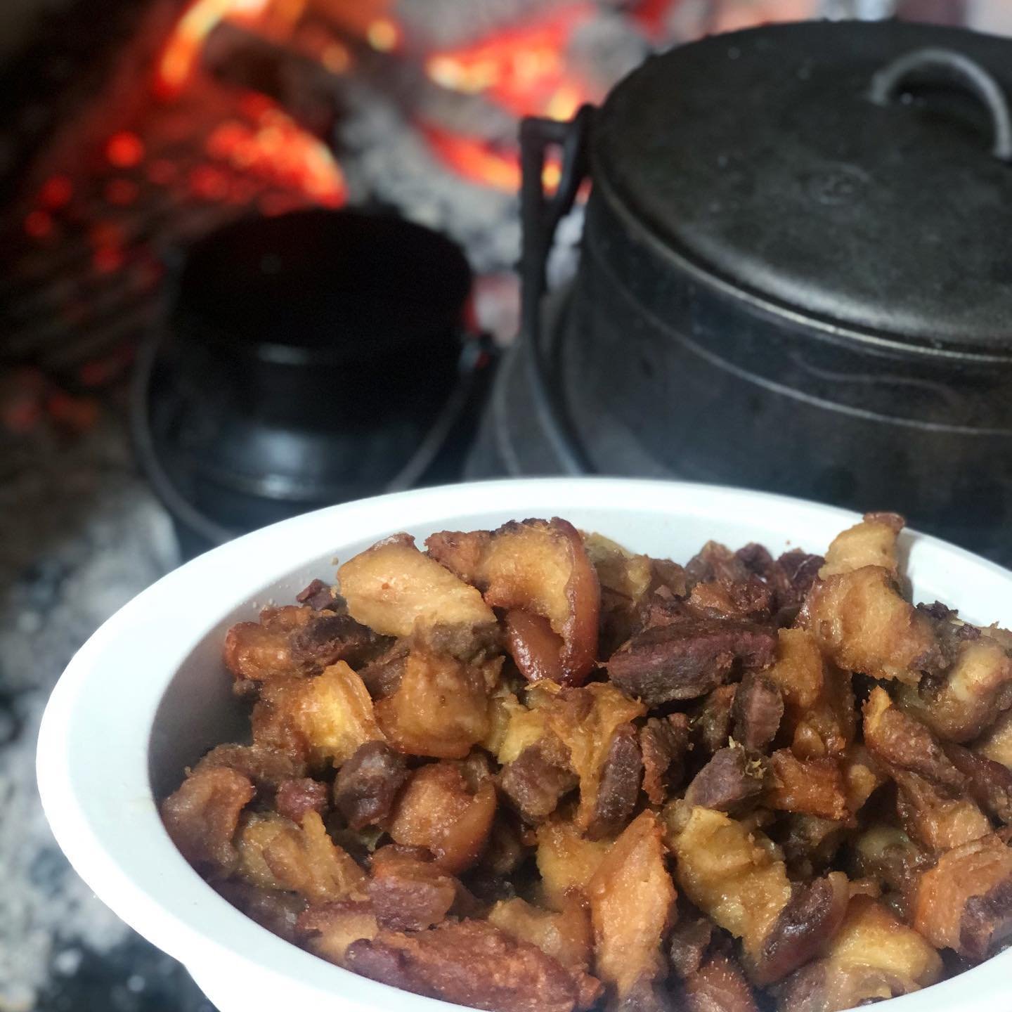 Rojões na Panela de Ferro com Pingo do Porco