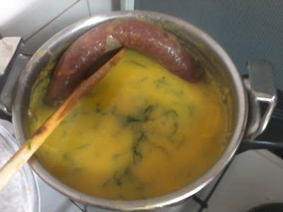 Sopa de Couve com Chouriço Inteiro