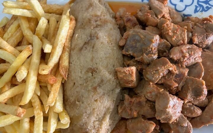 Migas com Carne de Porco e Batata Frita