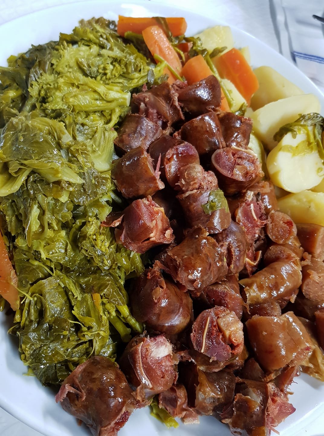 Grelos com Enchidos e Batata Cozida