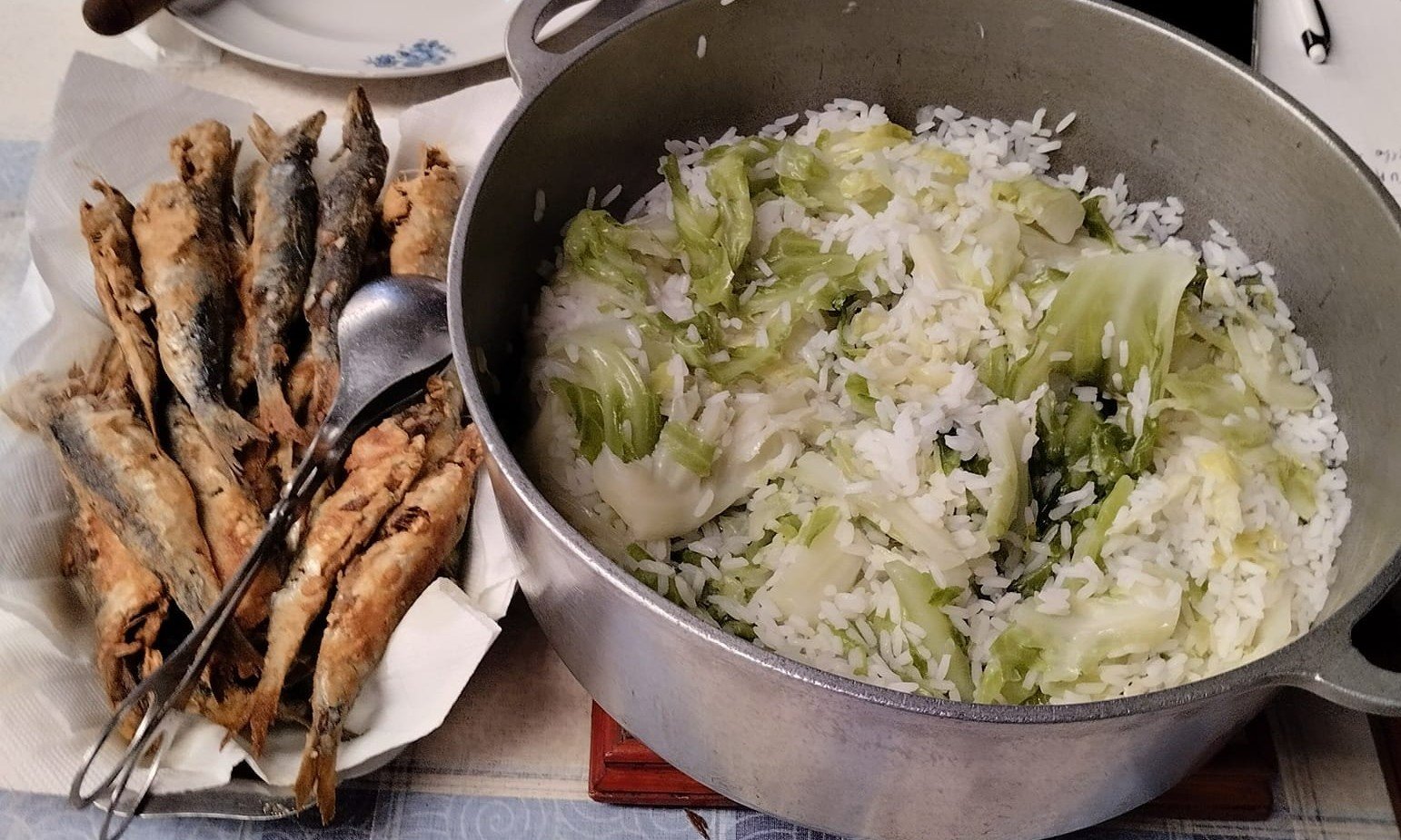 Arroz de Couve Troncha com Petinguinhas Fritas – Tradição à Portuguesa