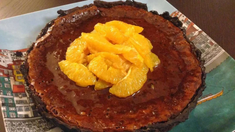 Tarte de mousse de chocolate com caramelo de laranja