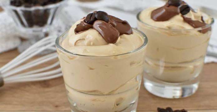 Mousse de café rápida e com apenas 3 ingredientes