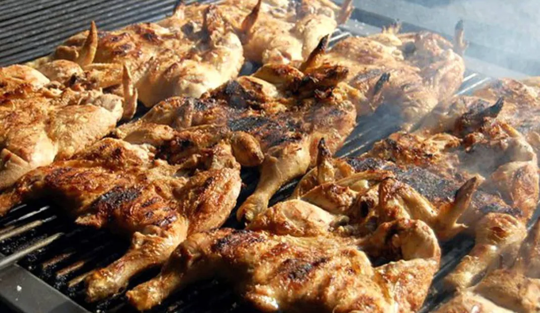 O melhor molho caseiro para frango no churrasco que já provámos