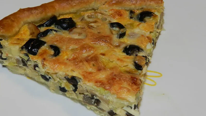 Quiche de alho francês com cogumelos e azeitonas