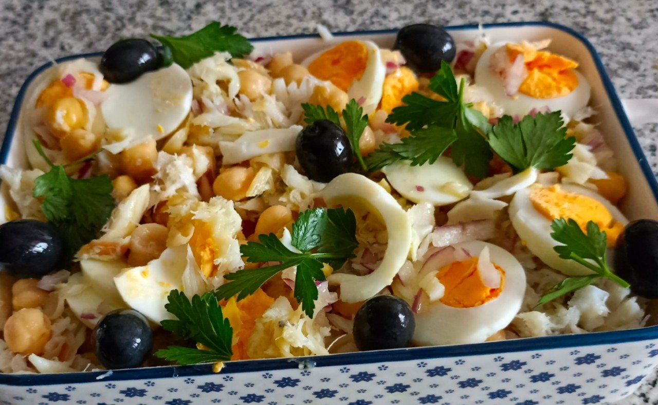 Salada de Grão de Bico com Bacalhau