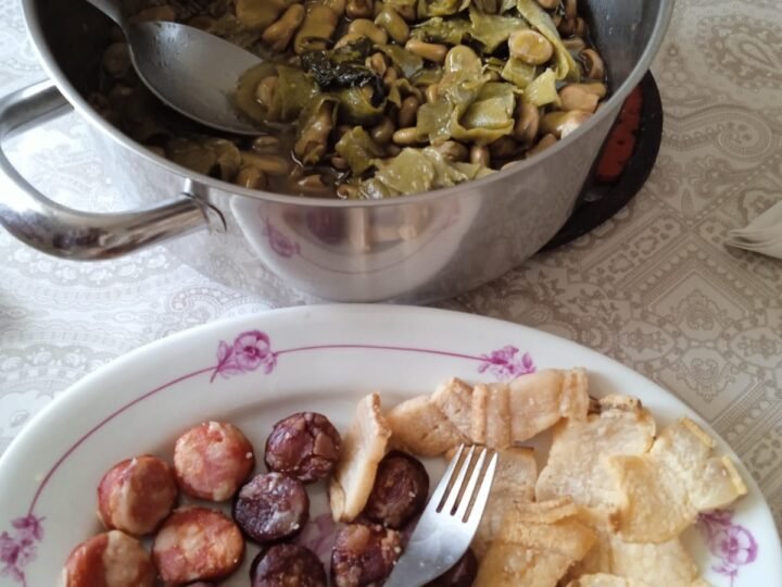 As Favas com Enchidos que vão fazer o teu Domingo saber ao campo