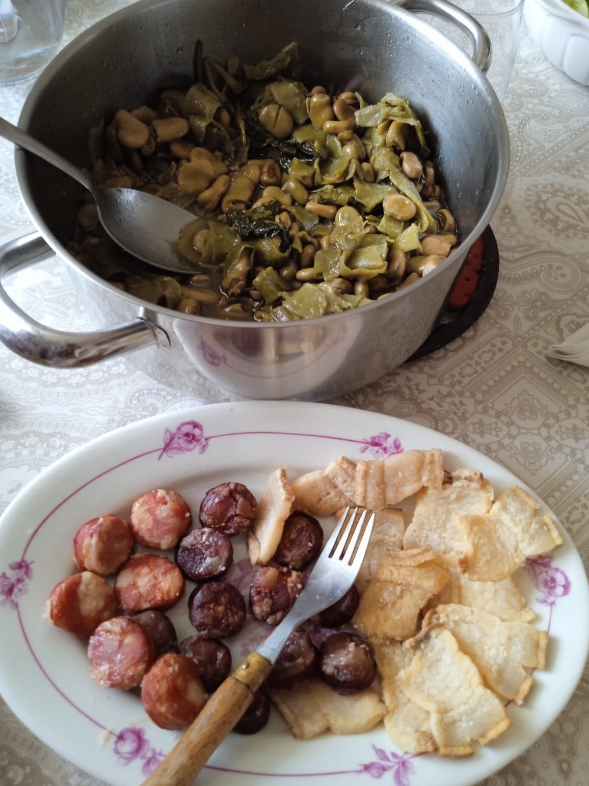 As Favas com Enchidos que vão fazer o teu Domingo saber ao campo