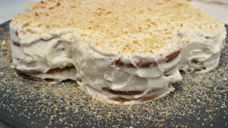 Bolo de Bolacha com Creme de Queijo