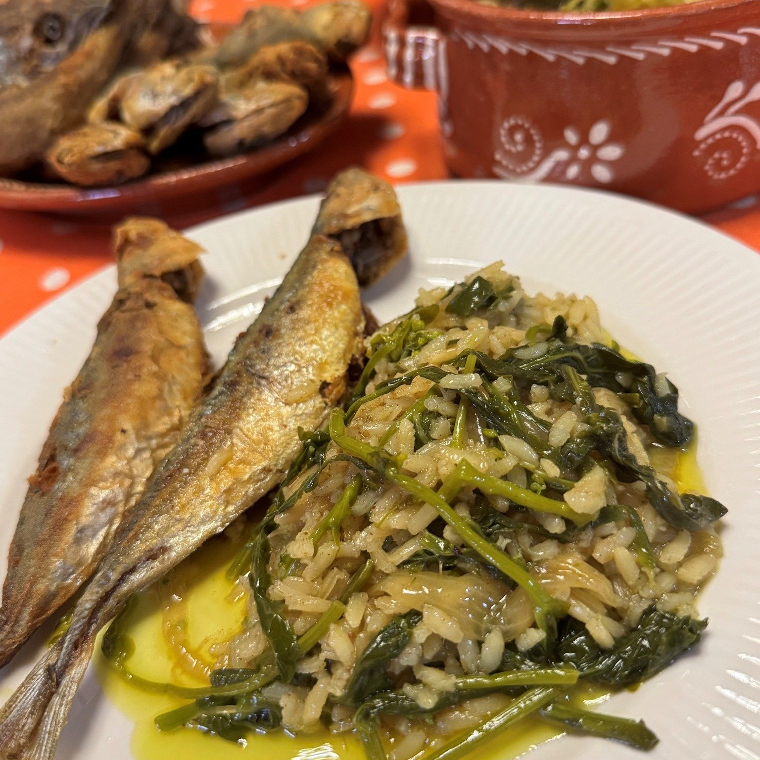 Arroz de grelos com carapauzinhos fritos
