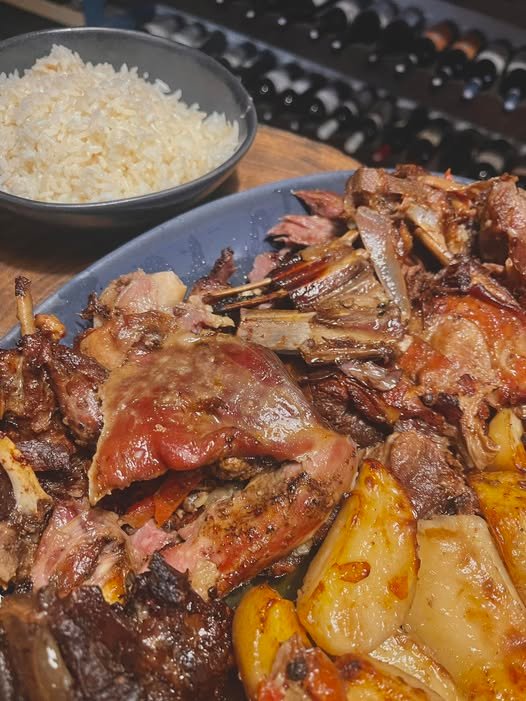 Cabritinho Serrano Assado no Forno de Lenha