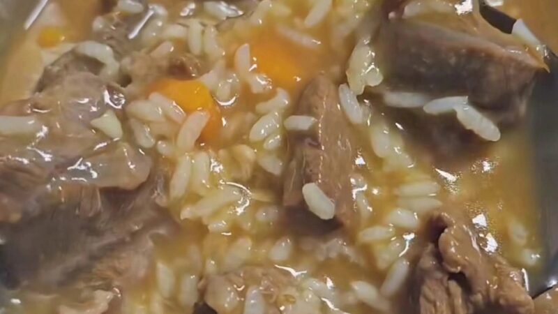 Receita Tradicional de Arroz com Carne Guisada