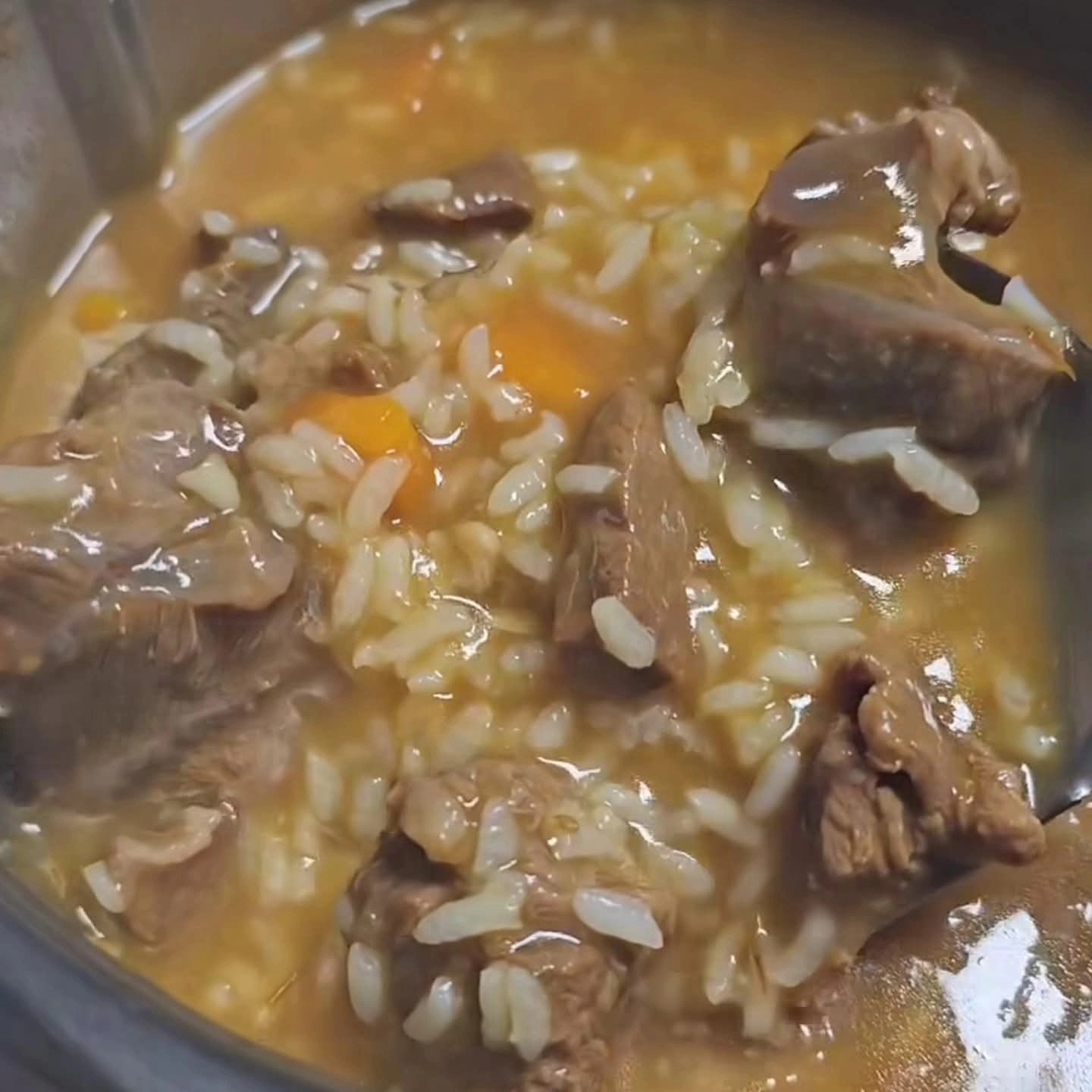 Receita Tradicional de Arroz com Carne Guisada