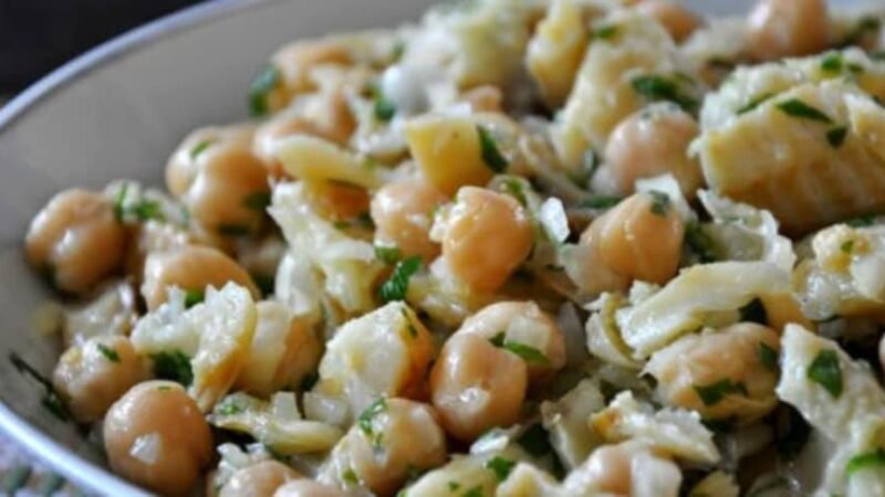 Salada de Grão-de-Bico com Bacalhau Desfiado