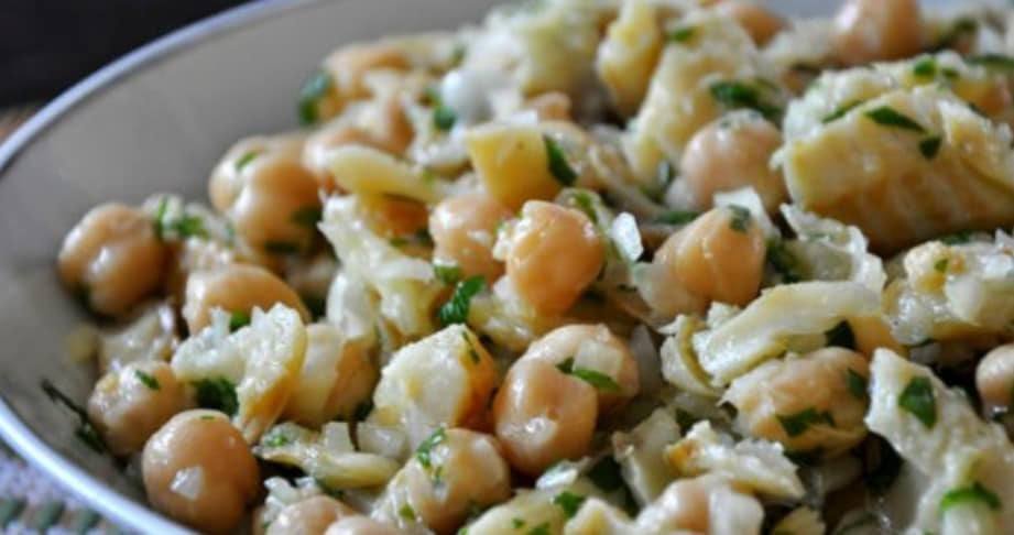 Salada de Grão-de-Bico com Bacalhau Desfiado