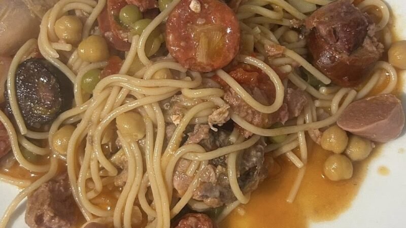 ESPARGUETE COM CARNE E ENCHIDOS DE PORCO