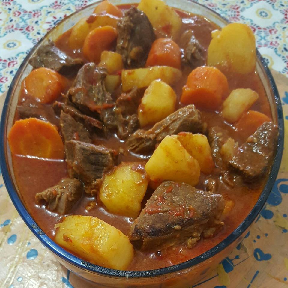 VITELA COM BATATINHAS NA PANELA DE PRESSÃO