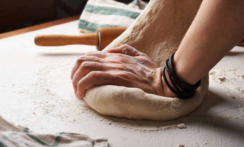 Como fazer pão com quatro ingredientes