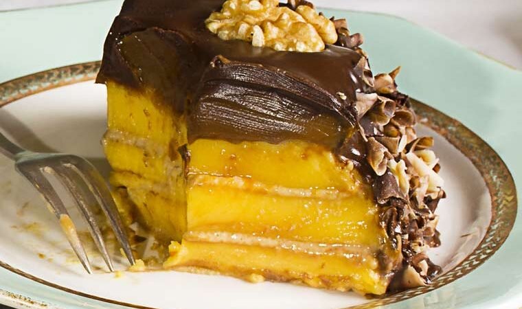 Bolo de Bolacha com pudim e chocolate