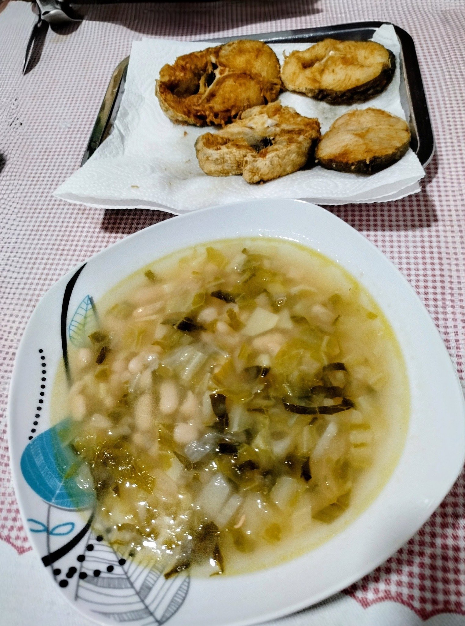 SOPA DE COUVE E FEIJÃO COM PESCADA FRITA