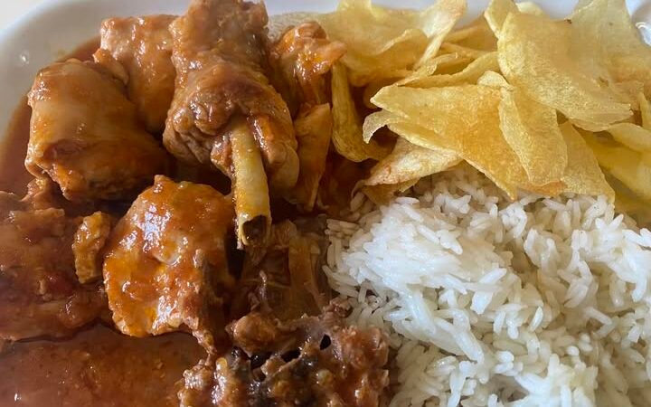 FRANGO EM MOLHO DE TOMATE