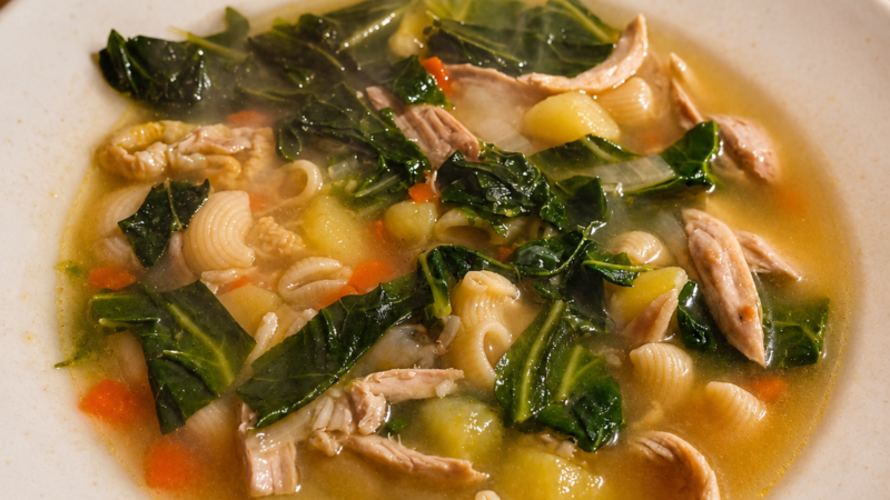 Sopa Portuguesa de Vegetais e Massinha com Frango