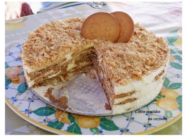 Bolo de bolacha com natas