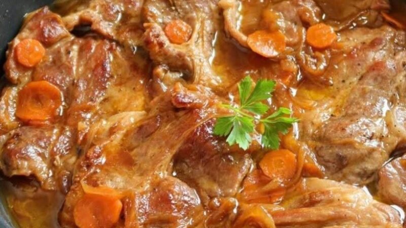 Costeletas do cachaço no tacho