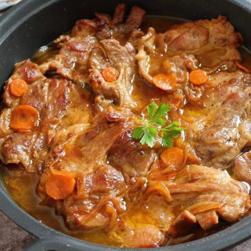 Costeletas do cachaço no tacho