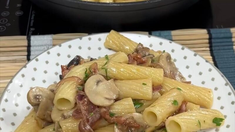 Massa com cogumelos,cebola e bacon