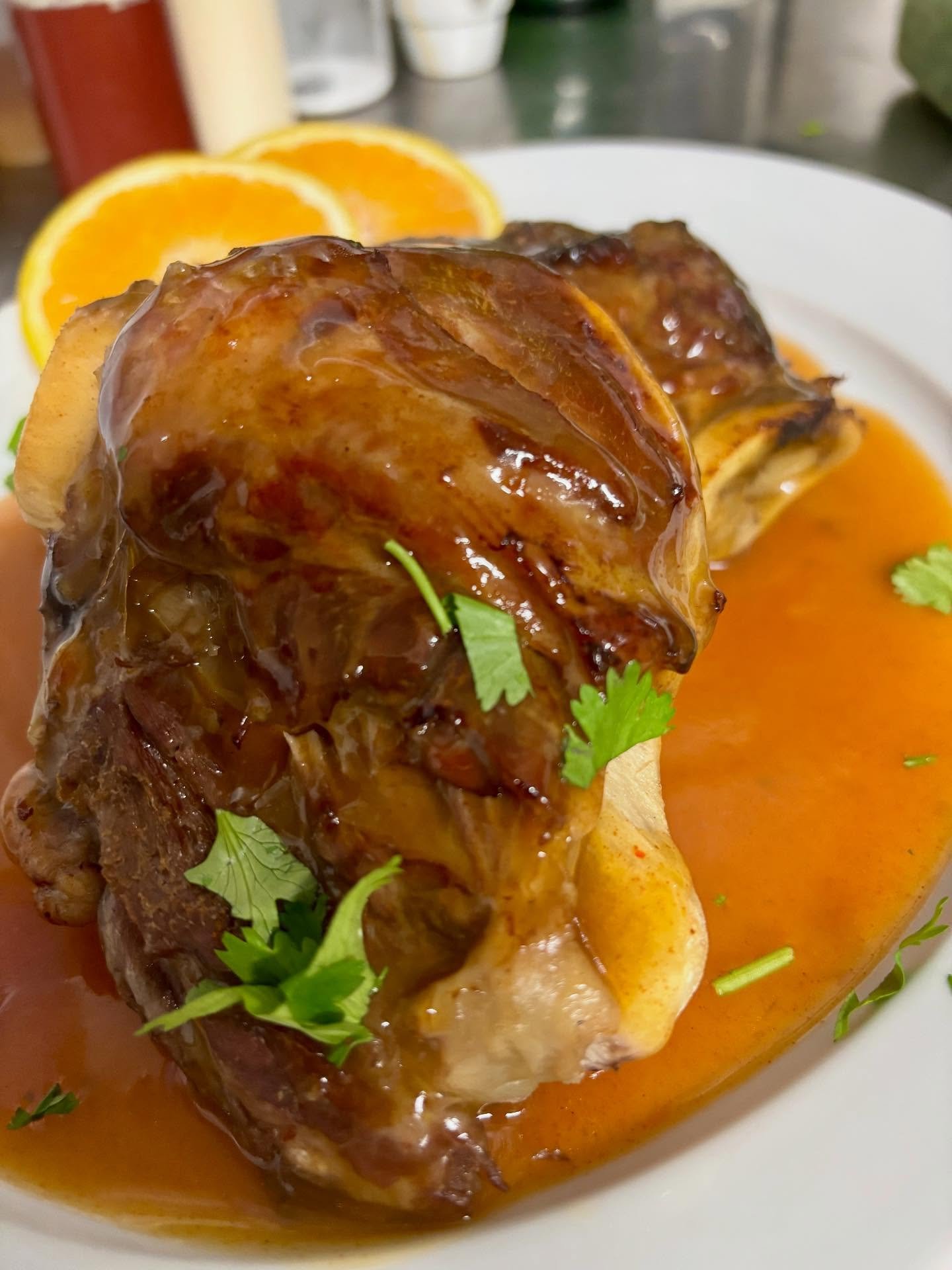 QUEIXADA DE PORCO COM MEL E LARANJA