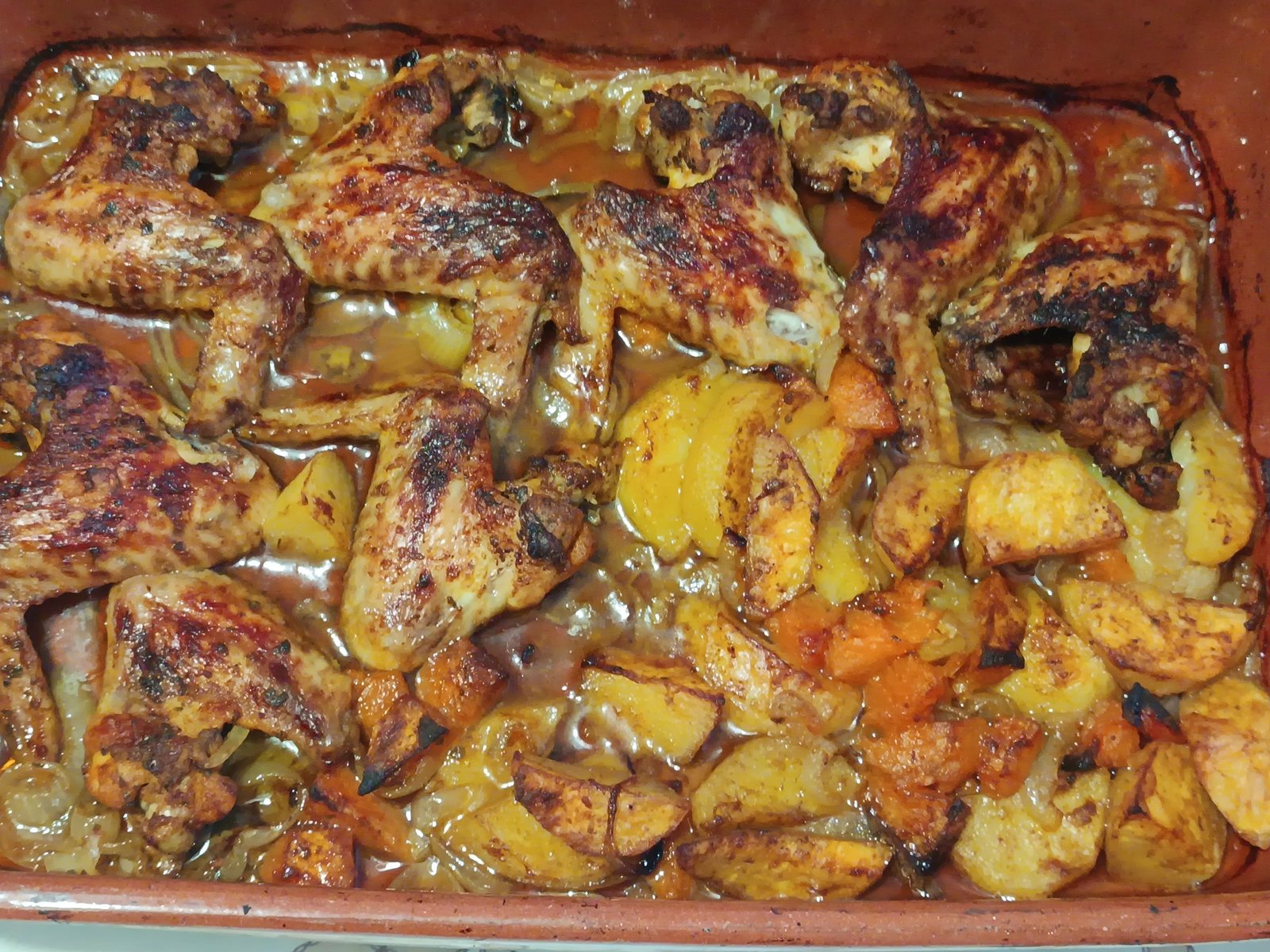 Asinhas de Frango Assadas com Batatinhas