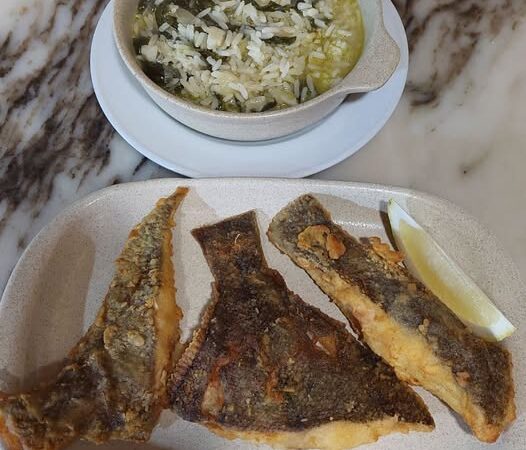 Peixe Frito com Arroz de Grelos