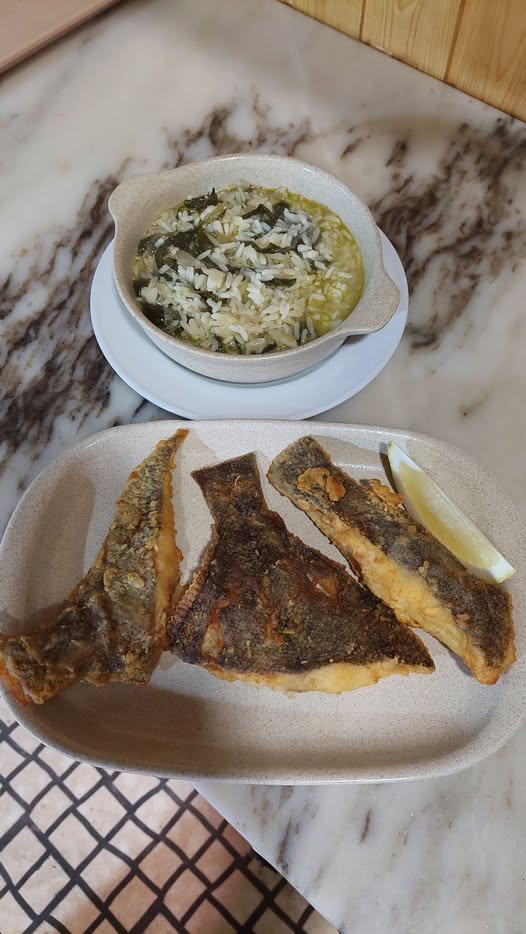 Peixe Frito com Arroz de Grelos