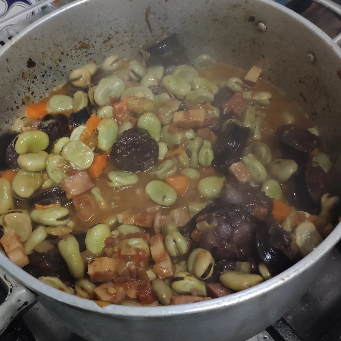 Favas com Bacon e Morcela de Sangue