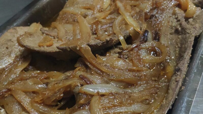 Fígado em Cebolada — Clássico Português