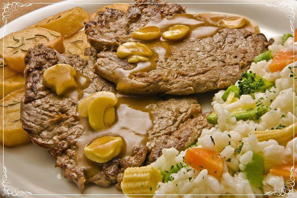 Escalope de vitela com molho madeira