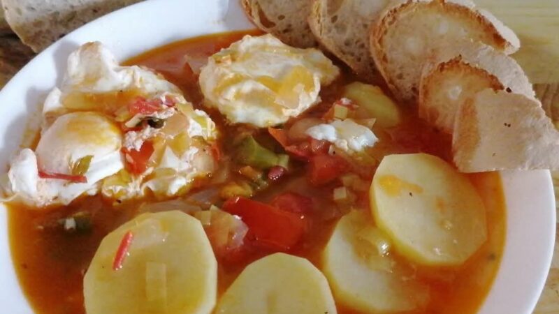 Sopa de Batata e Tomate à Portuguesa