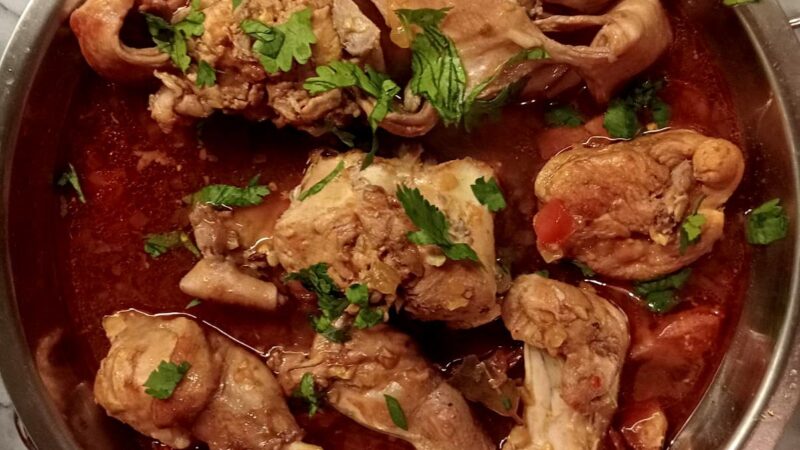 COELHO ESTUFADO À CAÇADOR