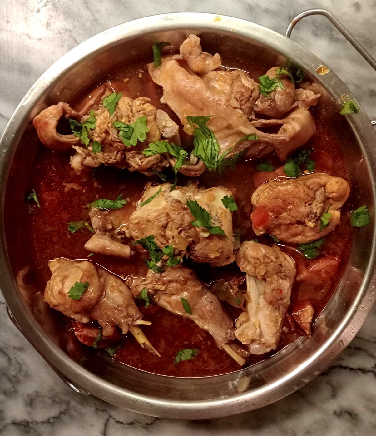 COELHO ESTUFADO À CAÇADOR