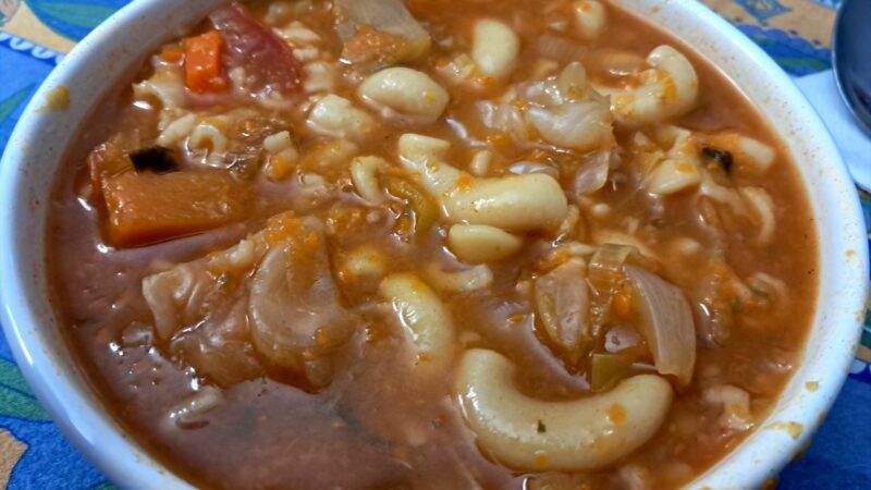 Receita Caseira de Sopa Portuguesa de Massa com Vegetais