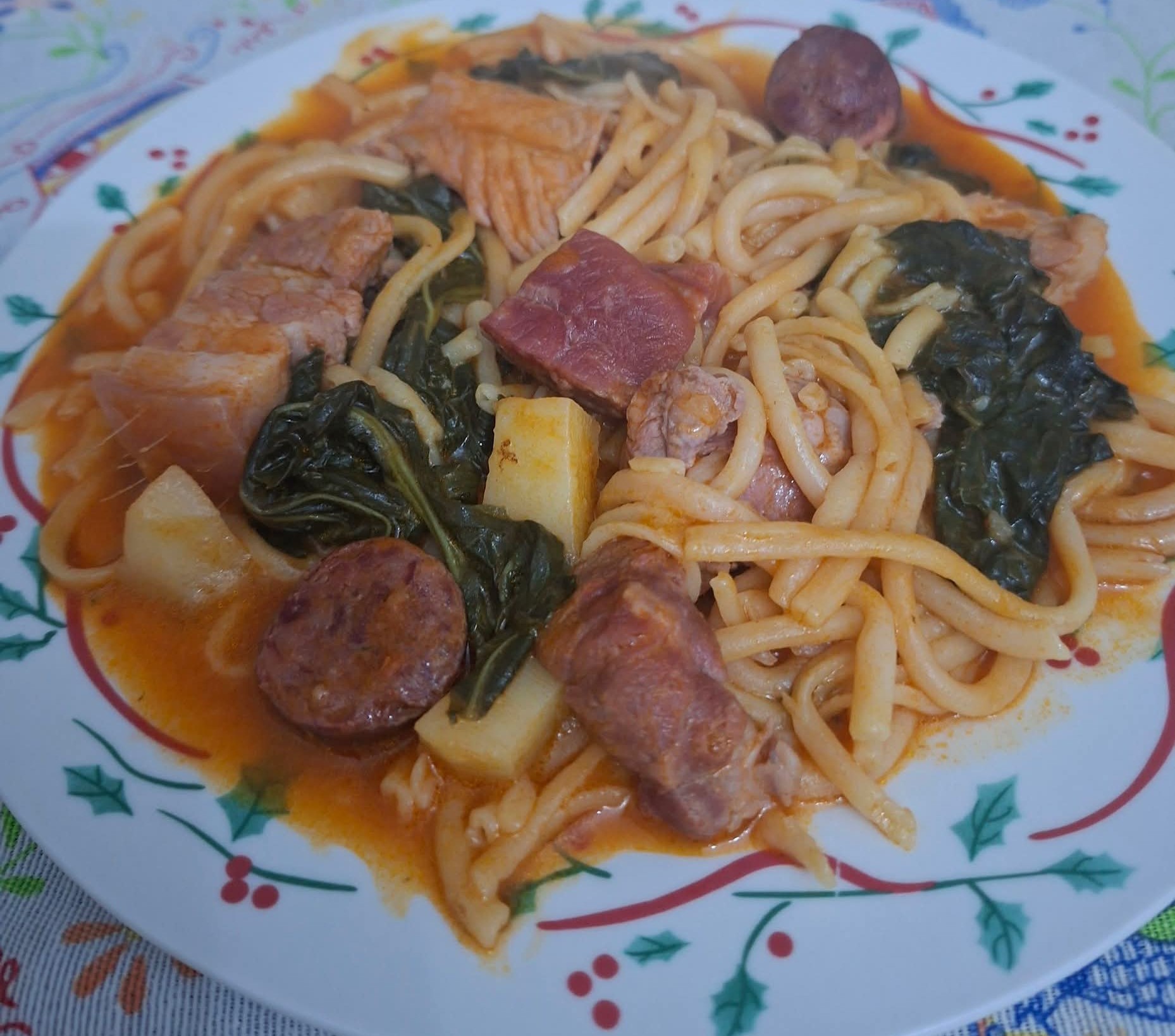 Esparguete com Couve e Carne de Porco