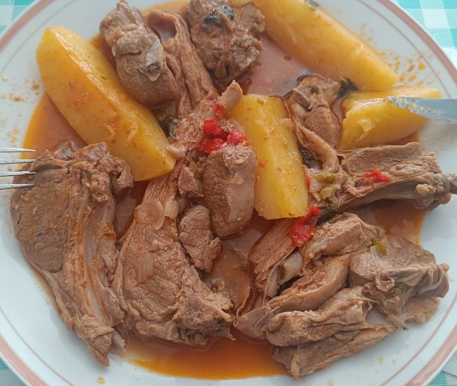 Costeletas de Borrego Estufadas com Batatinhas