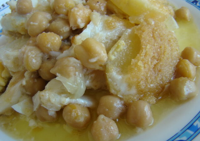 Bacalhau com grão e maionese no forno