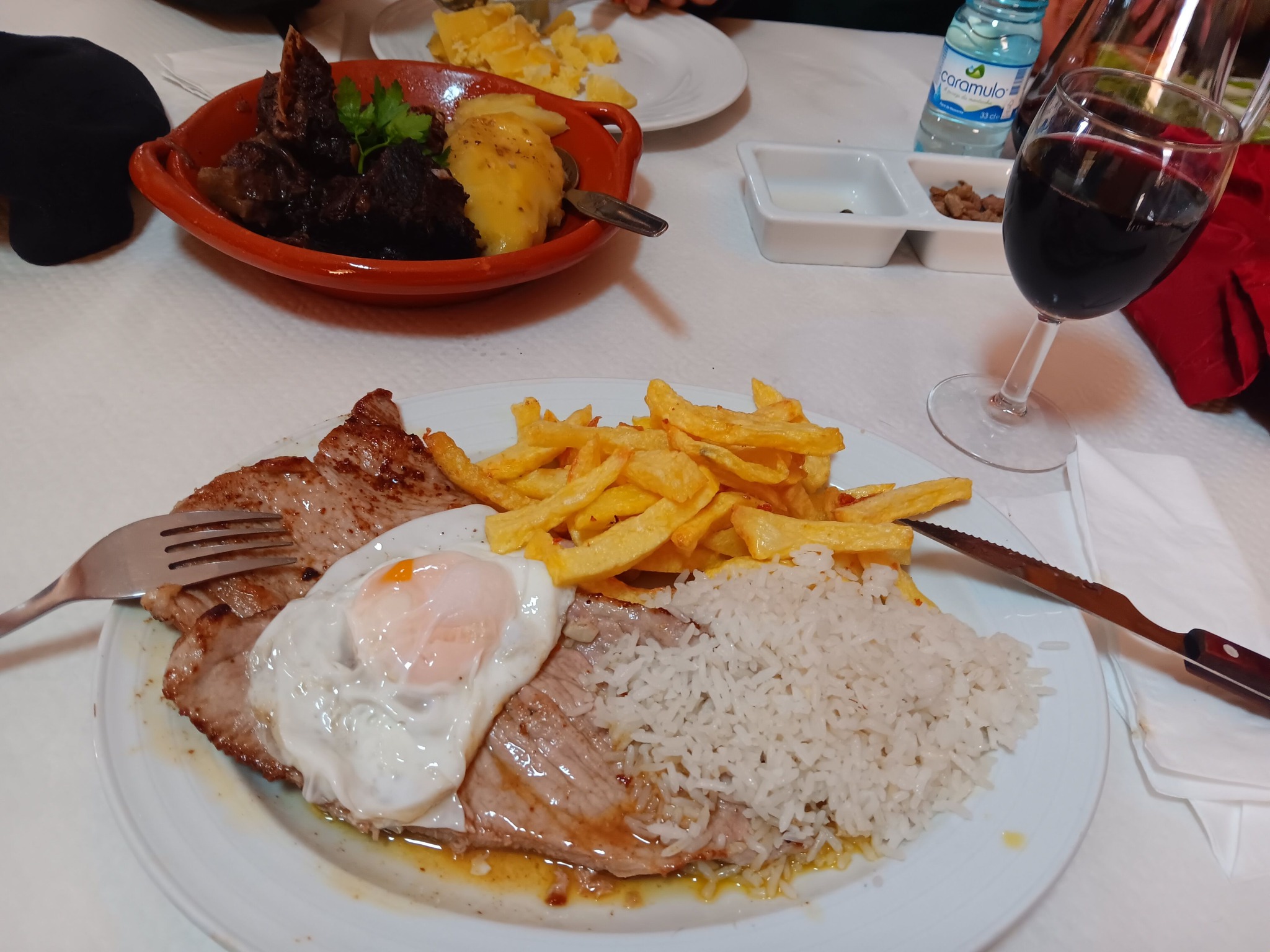 Bitoque de Porco com Ovo a Cavalo, Arroz & Batata Frita